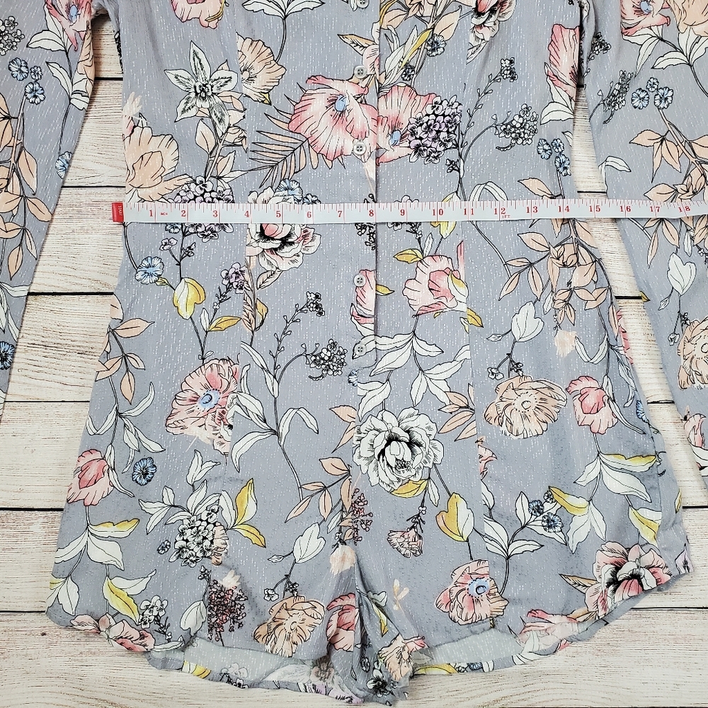 Lovefire romper NWT bell sleeved grey floral print - Picture 6 of 7